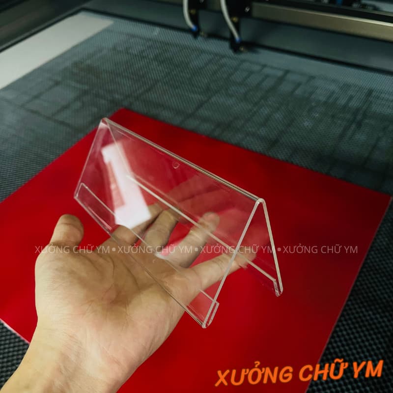 Kệ Mica Chữ A Để Bàn 2 Mặt – Bảng Tên Đại Biểu, Kệ Chức Danh, Bảng Giá Sản Phẩm