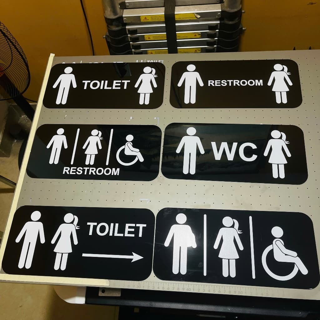 Bảng Mica Chỉ Dẫn Toilet Restroom WC Nam Nữ In UV Chống Nước Biển Nhà Vệ Sinh Dán Tường